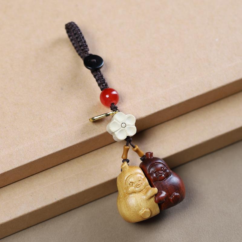 Unisex Personalized Hugging Pear Keychain: Red & Green Sandalwood Pendant Phone Chain
