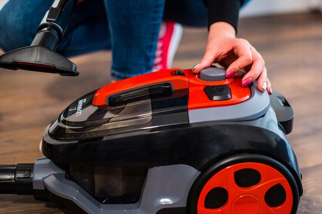 Lehmann Typhoon Bagless Vacuum Cleaner 4000W Cyclonic for Carpets and Floors