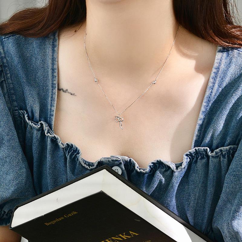 Twist Bow Lava Ball Clavicle Chain Temperament Niche Design Sense Clavicle Chain Women