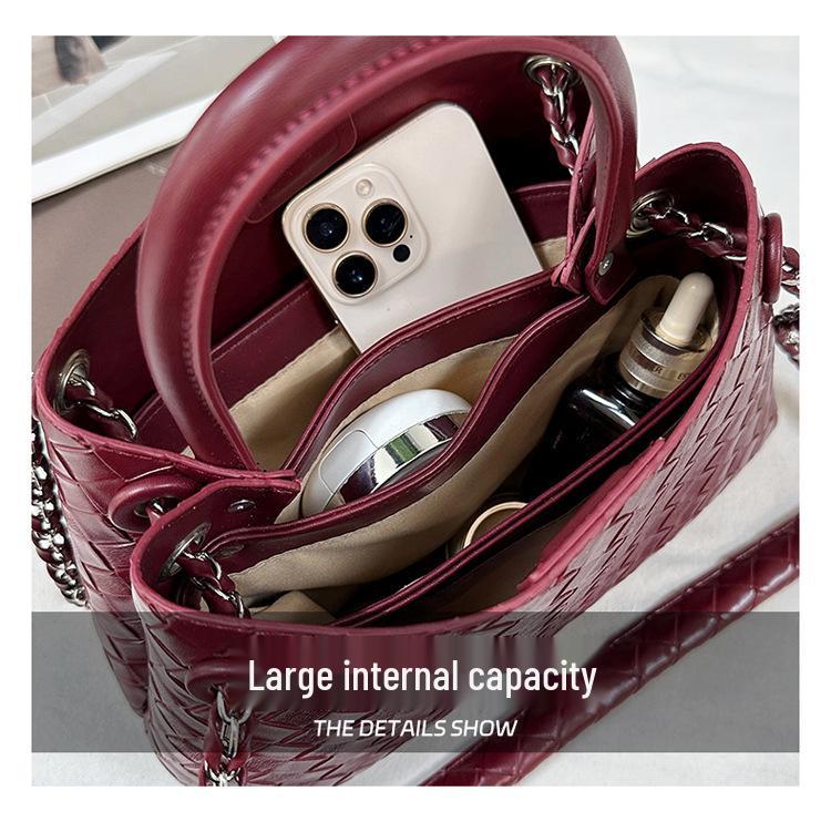 2026 Fashionable Woven Texture Bucket Handbag: High-End Chain Shoulder & Crossbody Versatile Commuter Bag