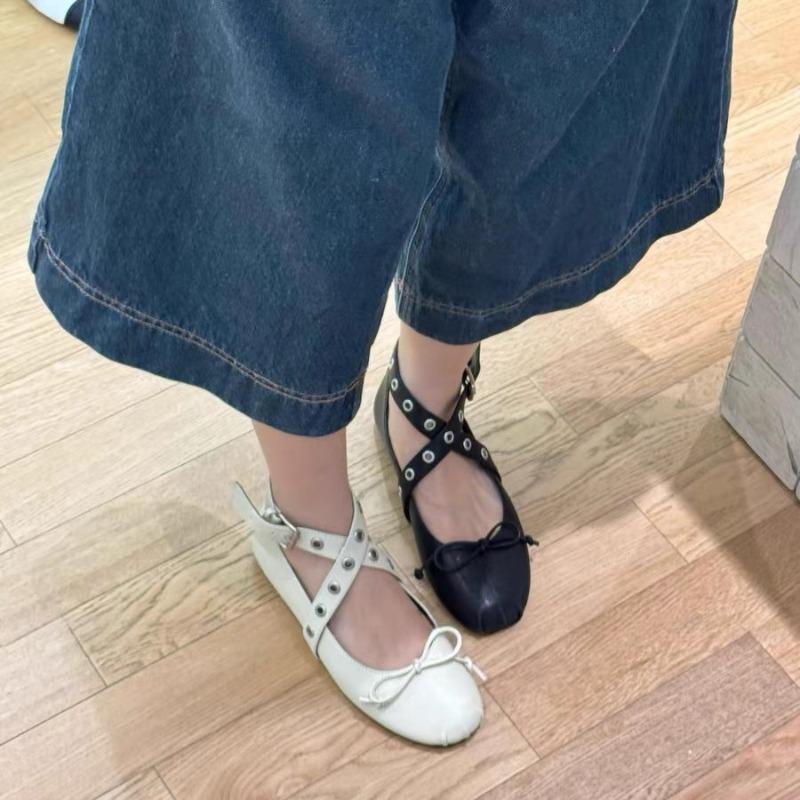 Cowhide version~ Korean version niche rivet bow round head light ** fork buckle belt Mary Jane shoes women's single shoes
