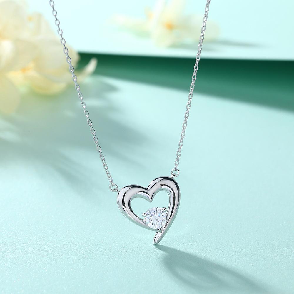 925 Sterling Silver Heart Pendant, Love Necklace, Women's Niche Light Luxury, European and American Fashion Zircon Silver Collarbone Chain Ins