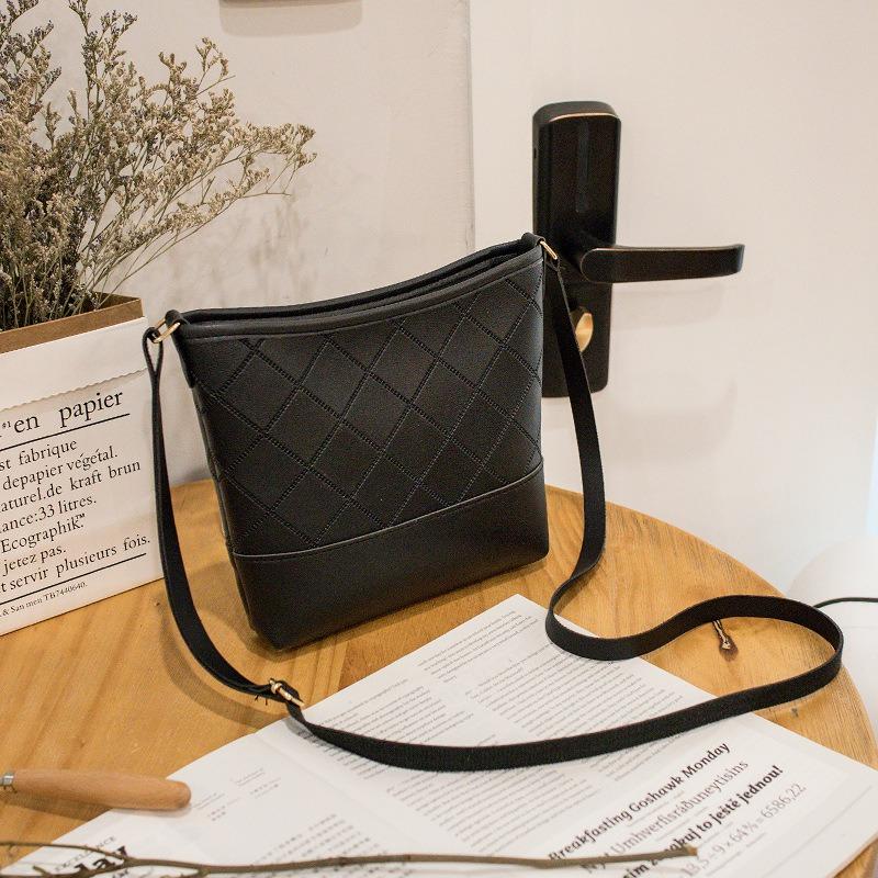 Women's Shoulder Bag Autumn New Bucket Bag Color Matching Diagonal Span Portable Women's Bag