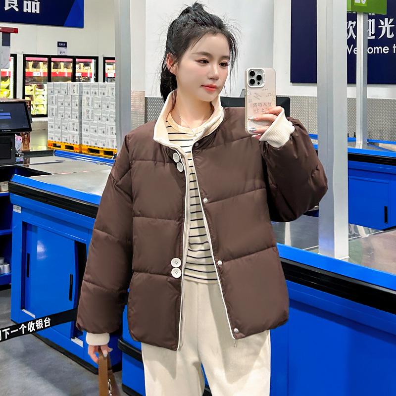 

Fake two contrasting knitted patchwork down cotton jacket women s winter 2025 new plus-size design short stand-up collar jacket XXL кавовий