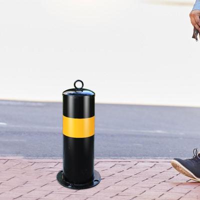 Parkovací sloupek pro ochranu příjezdové cesty v žluto-černé barvě pro řízení dopravy