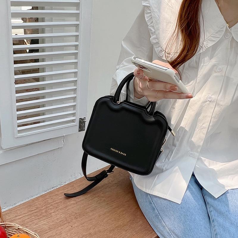 

Biscuit bag women s new trendy fashion texture portable small square bag versatile shoulder messenger bag чёрный