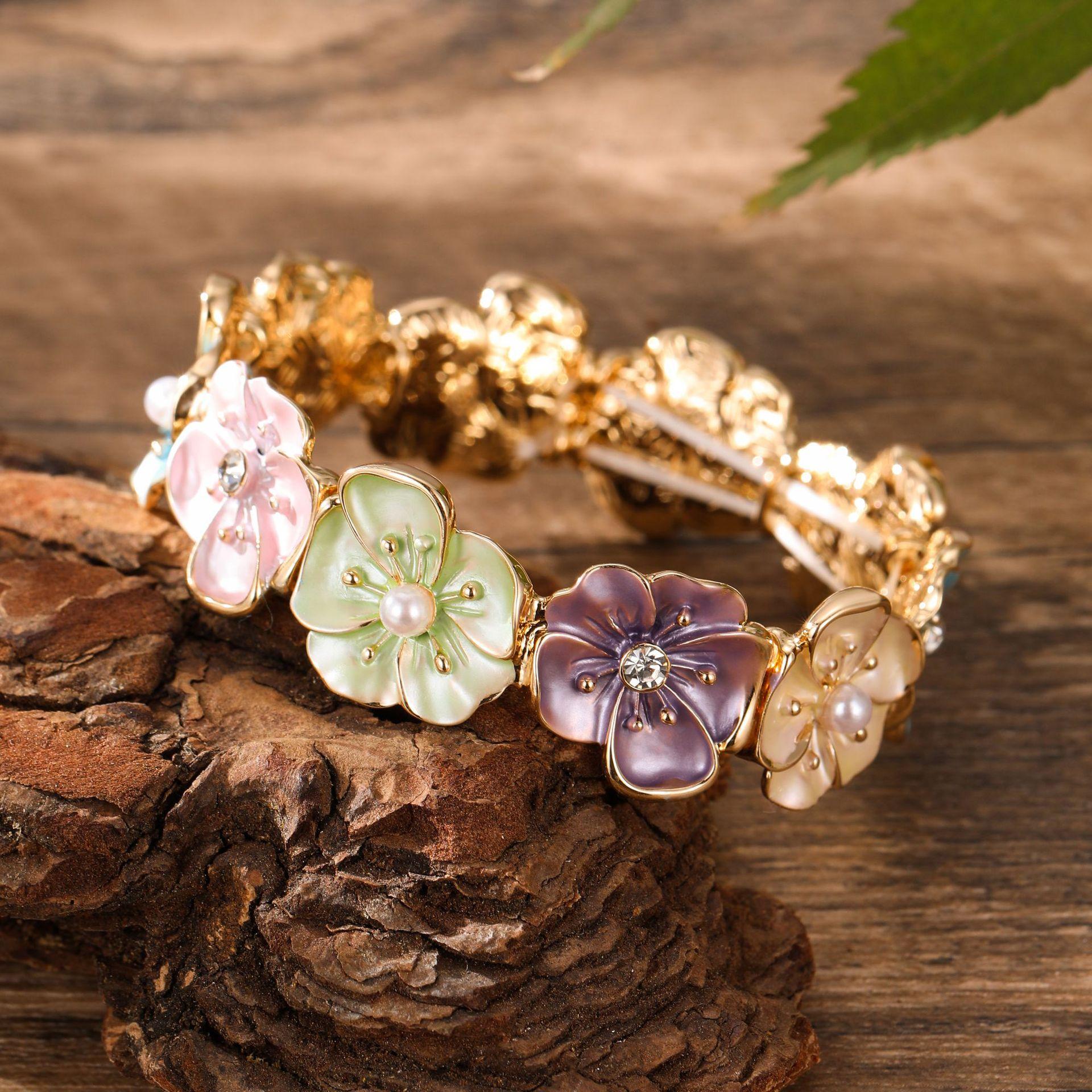 

Женский модный универсальный цветочный эластичный браслет Spring colored flowers золотой