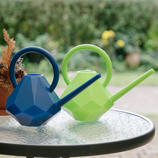 1.5L Piękny kształt diamentu Konewka Więcej zagęścić Długa wylewka Plastikowa butelka do podlewania do ogrodu