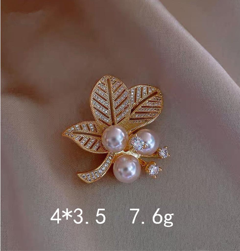 Modische Perlen-Schmetterling Strass Broschen für Damen Elegante Metall Befestigungs Kleider Pins Täglicher High-End Schmuck