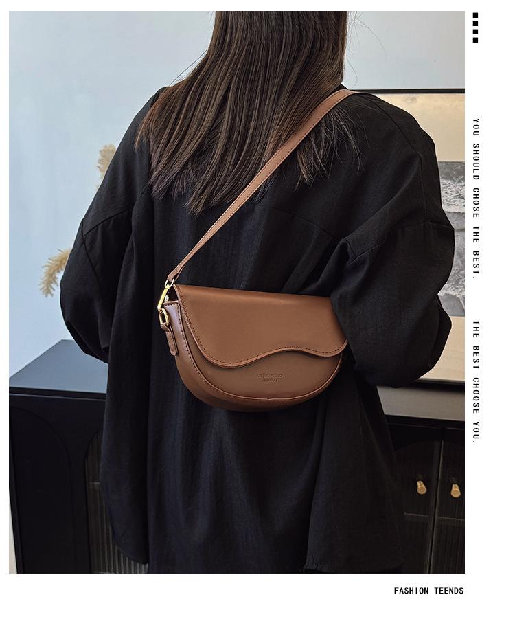 2025 Women's Retro Versatile Saddle Bag: Stylish Crossbody & Shoulder Option