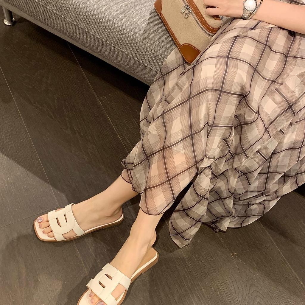 Comfortable shoes Hollow square head soft sole Versatile word beach outside slippers