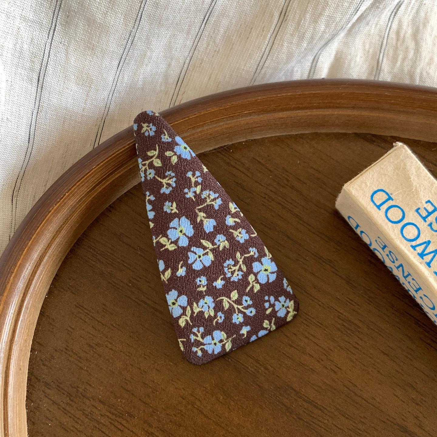 

2026 New K-Style Fabric Hair Clips for Girls Cute Triangle Plaid Floral Pattern BB Clips for Bang Side Fringe Hair Accessories