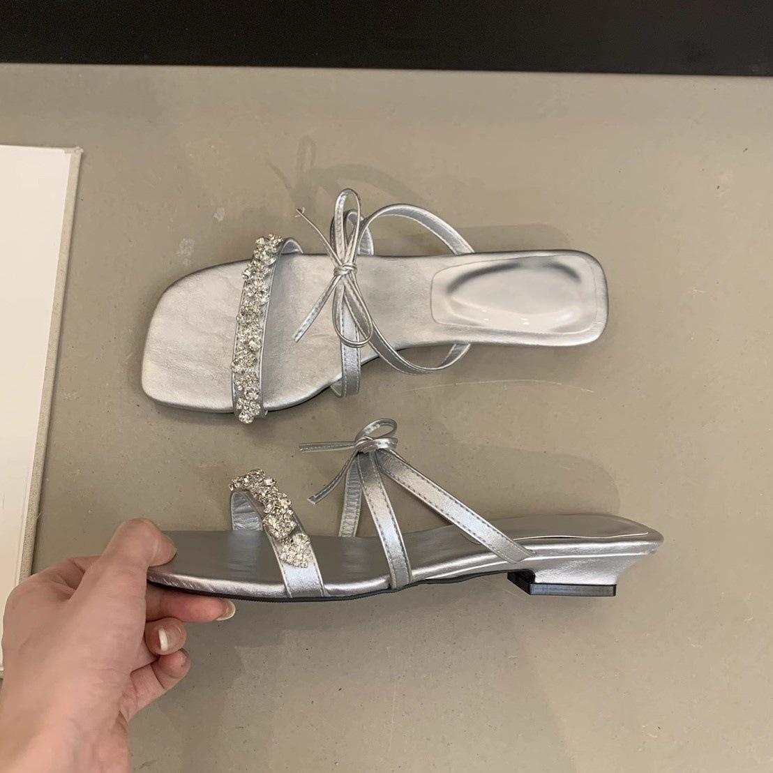 

Rhinestone bow one-word slippers women s summer wear new gentle skirt evening French stunning thick heel sandals 40 серебряный
