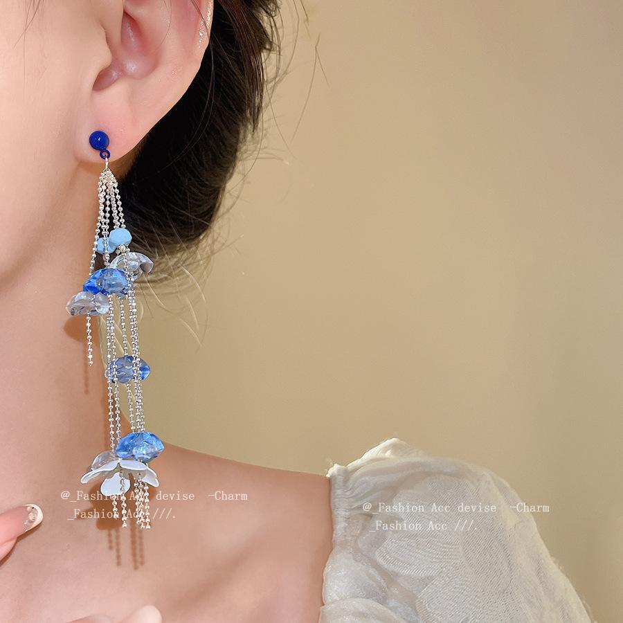 Leaf glass beads, water droplets, fringed ear hooks, fresh and sweet earrings, summer gentle temperament, earrings, niche and high-end sense