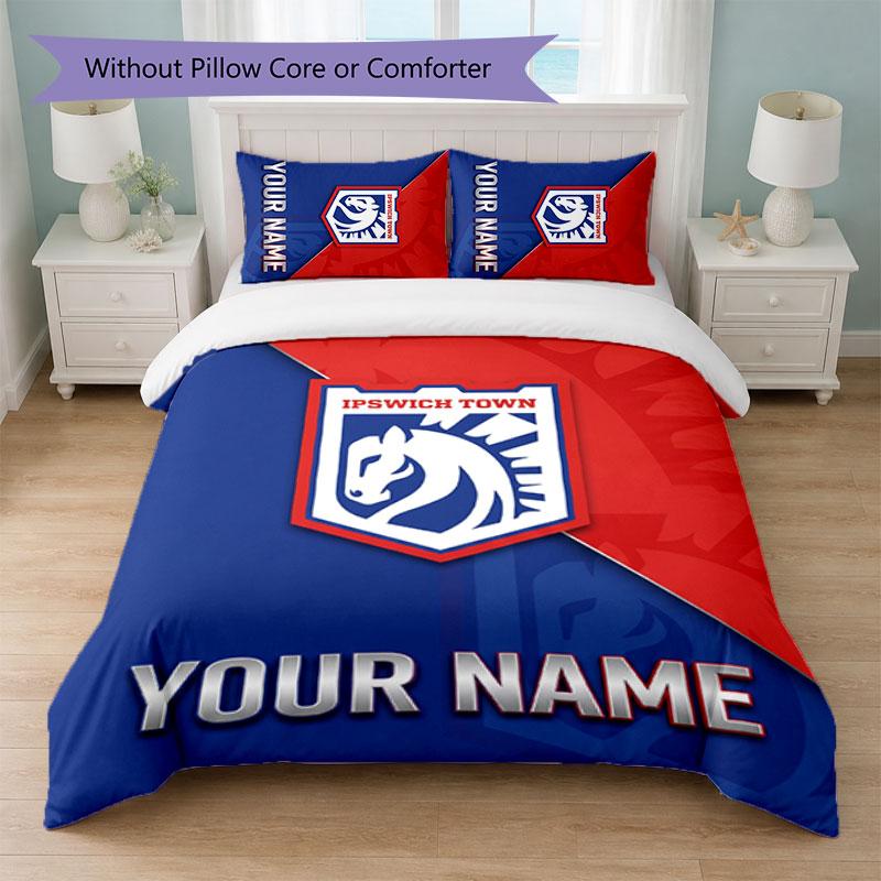 Set Biancheria da Letto Personalizzato Ipswich Town con Nome e Testo 1 Copripiumino+2 Federe Logo Calcio Regalo Personalizzato per Occasione Speciale Decorazione Camera da Letto