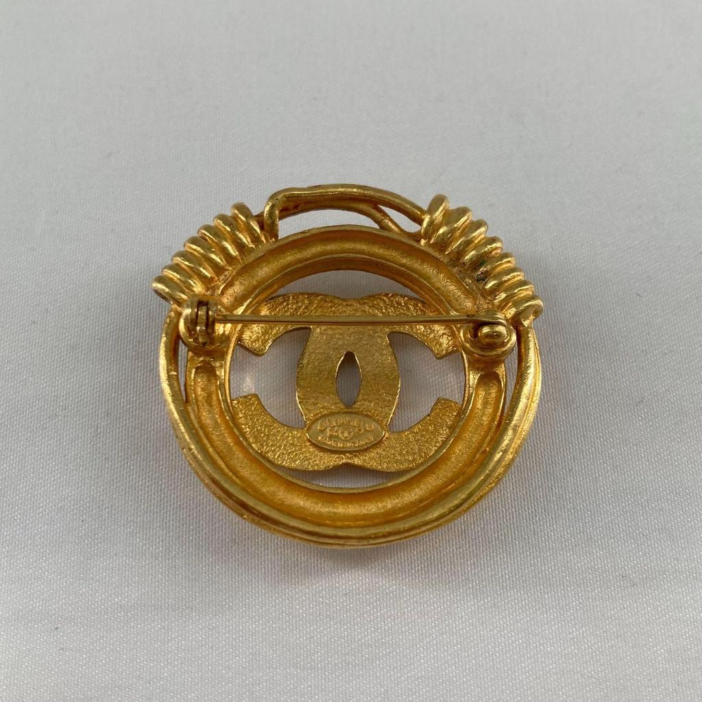 Used CHANEL Coco Mark Circle Brooch with Rice Grains, Gold