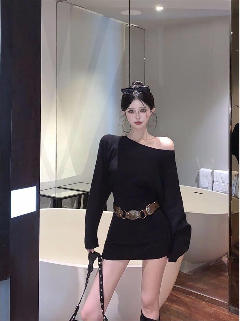 Autumn Khaki One-Shoulder Knitted Dress: Slimming Long-Sleeve Short Dress with Waist-Hugging, Hip-Wrapping Design.