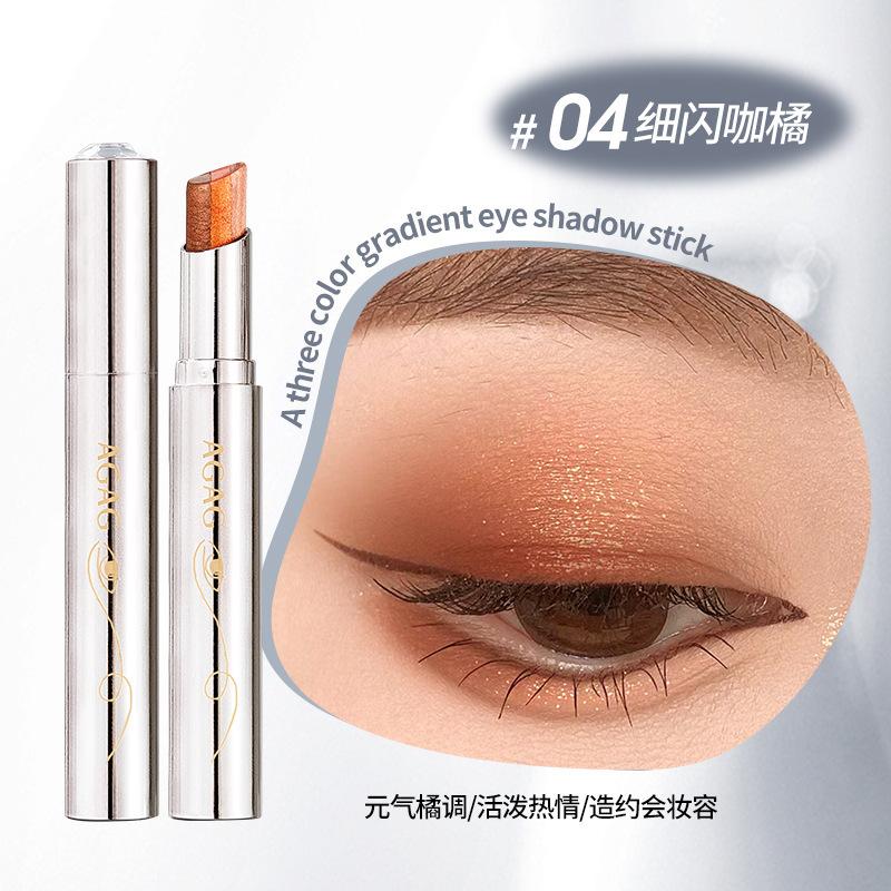 

Трехцветный градиентный карандаш для теней для ленивого новичка может создать изысканные, перламутровые и землистые тени для век одним движением.