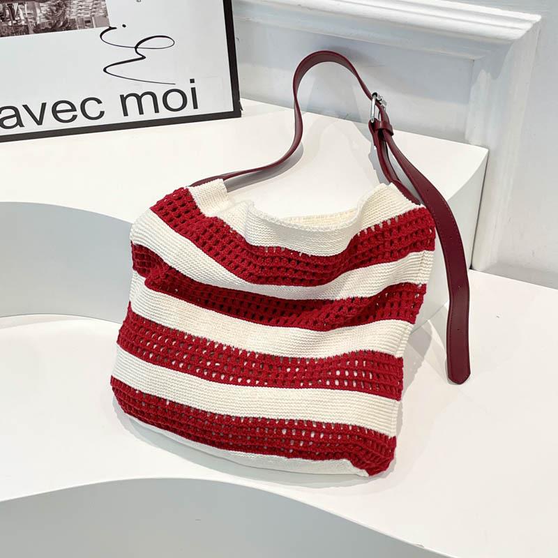 

Женская сумка-тоут нишевый дизайн повседневный зарубежный тренд 2025 персонализированная весенняя простая модная портативная сумка через плечо красный