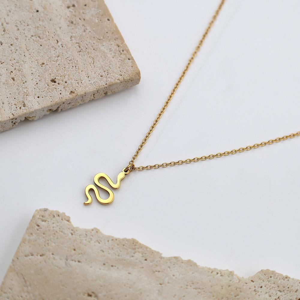 Spezielle Edelstahl-Kettenring-Schlangen-Anhänger-Halskette Schmuck Damen Persönlichkeit Trend 18K Gold Schlüsselbein-Kette Verblasst Nicht