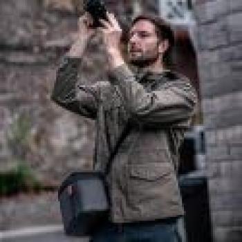 OneMo 2 BackPack 25L Kameratasche Drohnentasche Rucksack mit großem Fassungsvermögen und Tasche Erweitertes Clamshell-Design Spritzwassergeschützter YKK-Reißverschluss [PGYTECH]