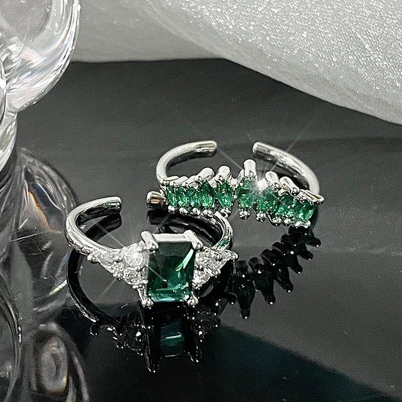 Pełny Diament Cyrkon Zielony Cyrkon Szmaragd Wysokiej Klasy Otwarty Pierścionek Układany Modny Niszowy Design Pierścionek