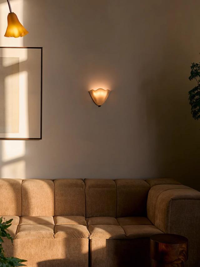 American Retro Vintage Skirt Series Glass Wall Lamp with Colored Berry and French Shell Design for Living Room or Bedside