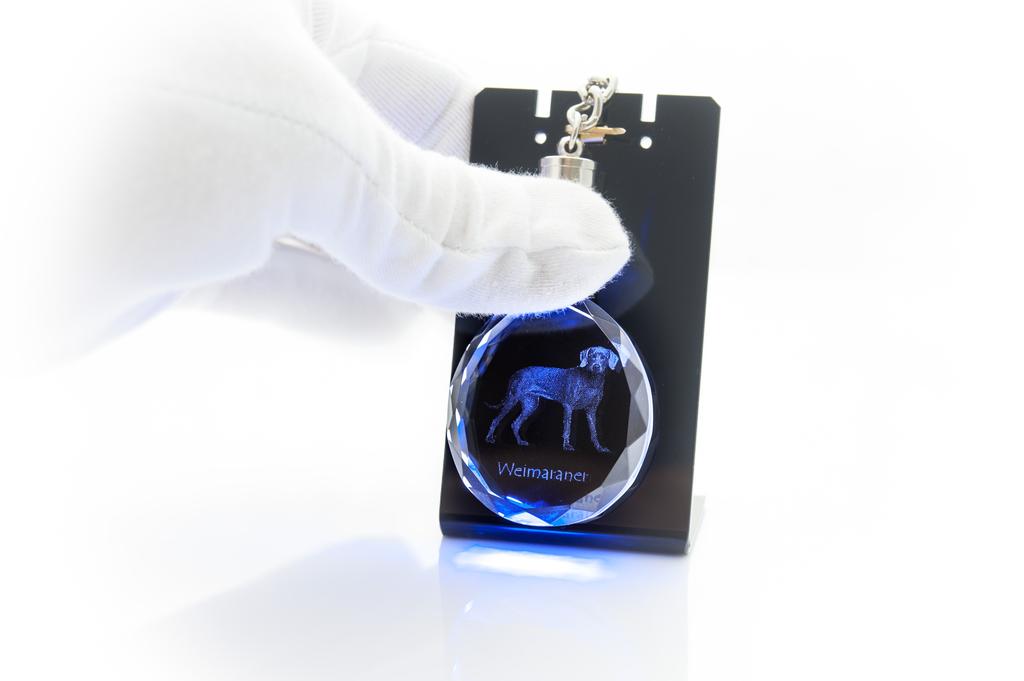 Wyżeł weimarski, Szary Duch - zawieszka ze zdjęciem psa, kryształowy brelok w pudełku prezentowym, wyjątkowy prezent od Art-Dog