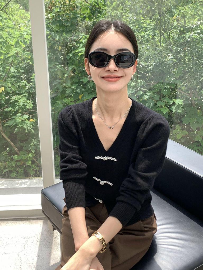 Women's V-Neck Cashmere Sweater with Frog Buttons - Autumn/Winter Chinese Retro Style