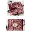 Écharpe Carrée Satinée Élégante pour Femme Rouge Vin Imprimé Noix de Cajou Protection Solaire