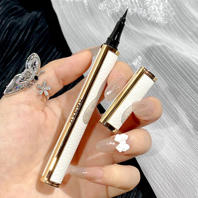 

Hanru City Focus Ultra-Fine Waterproof Eyeliner - Long-Lasting, Smudge-Proof, Quick-Dry for Beginners