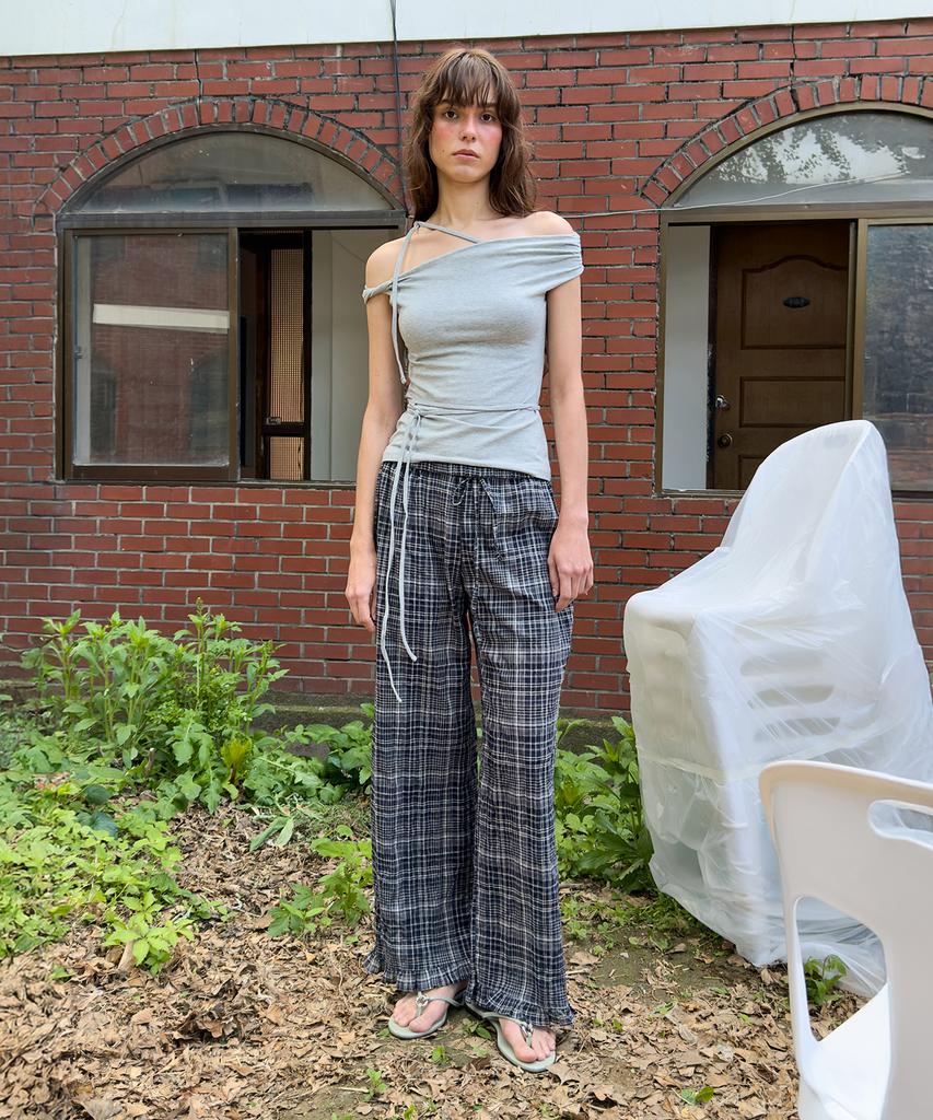 Daiaegeuneol Check Frill Pants (Navy)