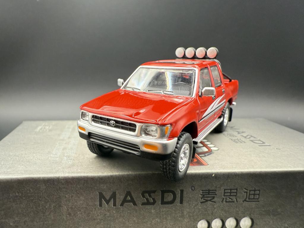 Masdi 1:64 1994 Toyota Hilux Dual Row Four-wheel Drive Ln107 Simulation Miniature Die-cast Model Car Collectible Custom Toy Gift