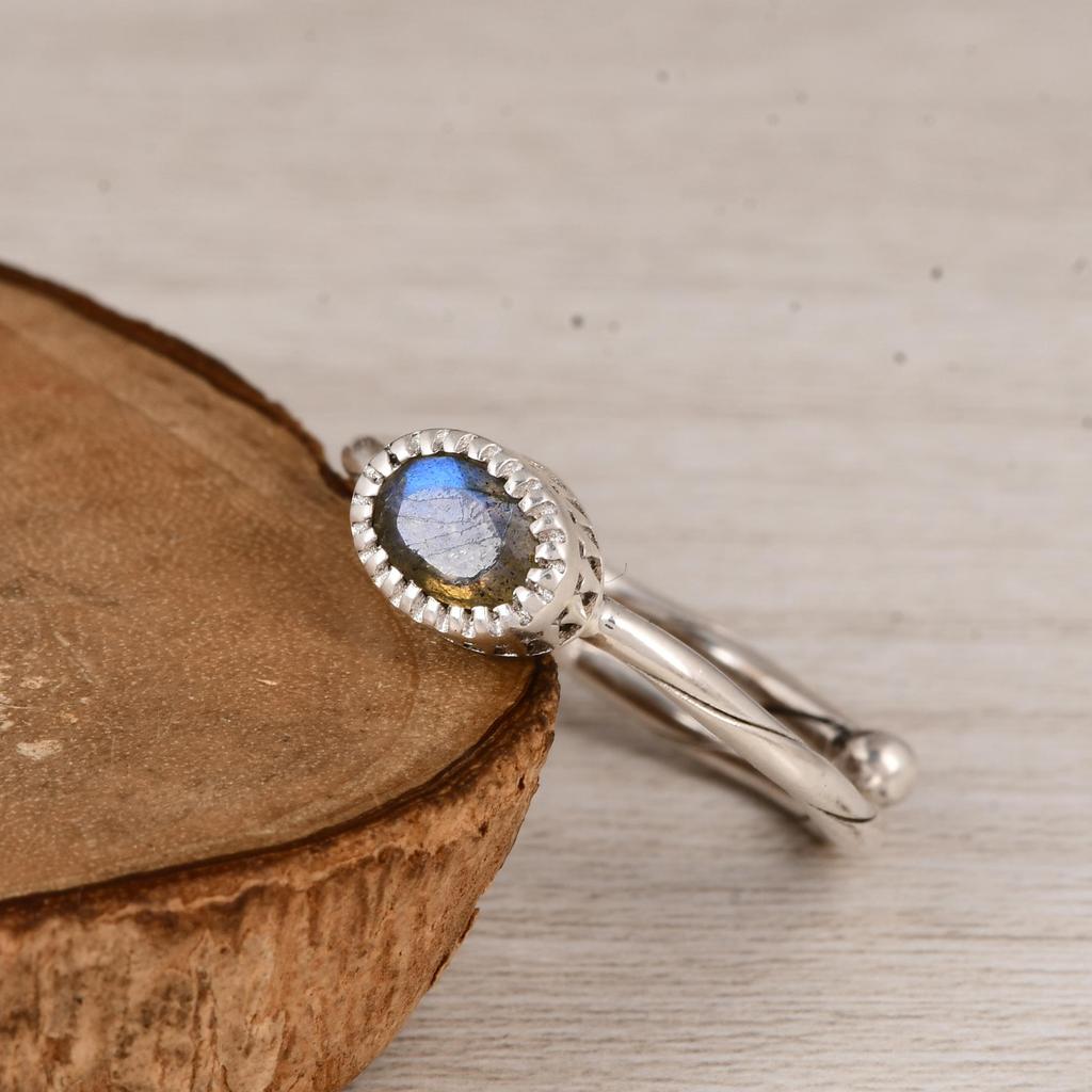 Natural Labradorite Ring, 925 Sterling Silver Ring, Oval Blue Flash Gemstone Ring, Twisted Band Minimalist Jewelry Gift for Her.