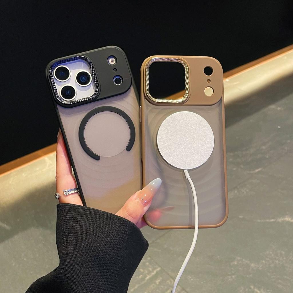 Non-toxic Magnetic Suction Is Suitable for IPhone17 ProMax Phone Cases with A Matte Skin Feel. Apple 16 Full Package Anti Drop Protective Case