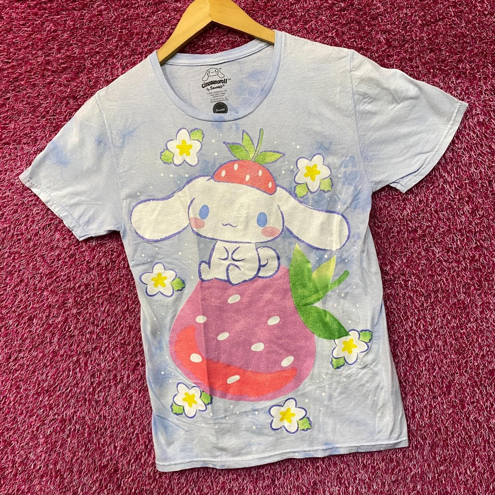 

Футболка Sanrio Cinnamoroll Strawberry Kawaii Blue Graphic Print Shimmer T-Shirt Sm 4XL