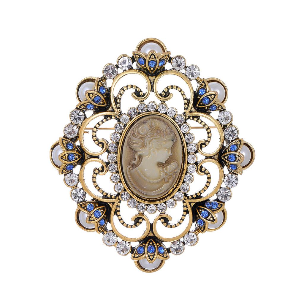 

Vintage Baroque Alloy Brooch With Rhinestone Embellishments For Women And Men