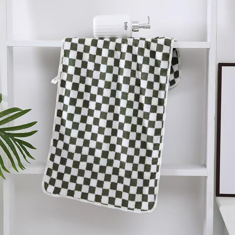 

Soft and Non-Linting Coral Fleece Checkerboard Towel - Adult Bath, Face, and Household Use 40x80 cm зелений