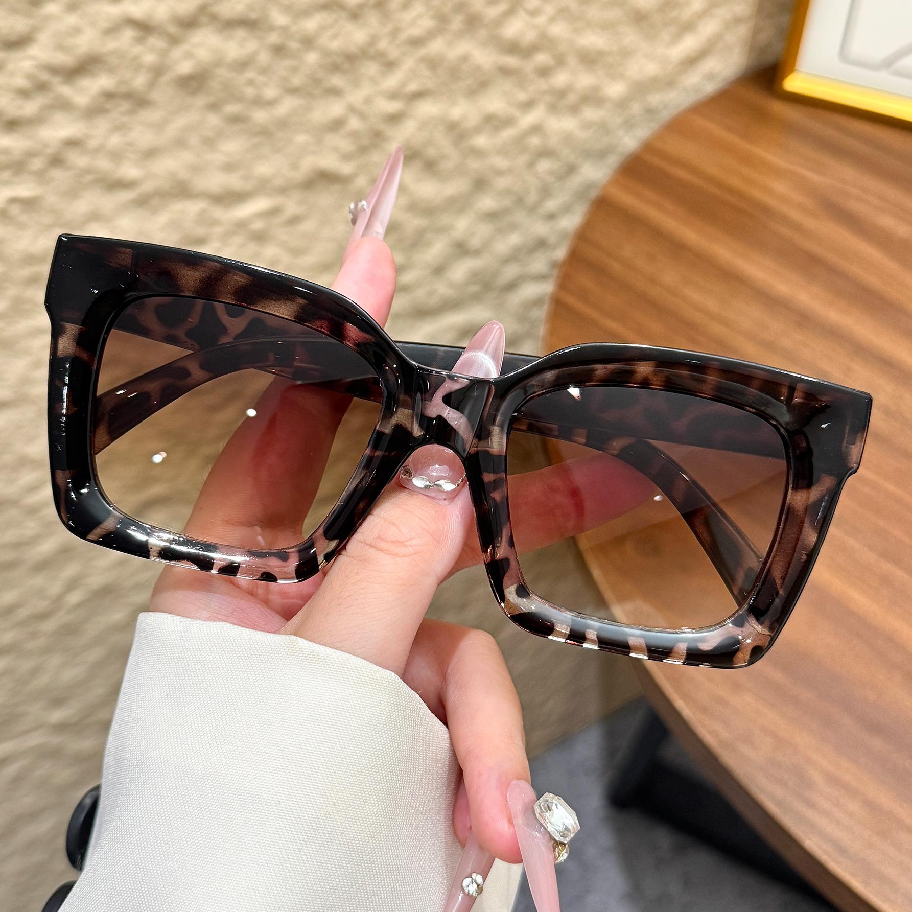 

1Pc Retro High-Quality Square Large-Frame Fashion Glasses, Suitable for Both Men and Women, Ideal for Driving and Everyday Wear
