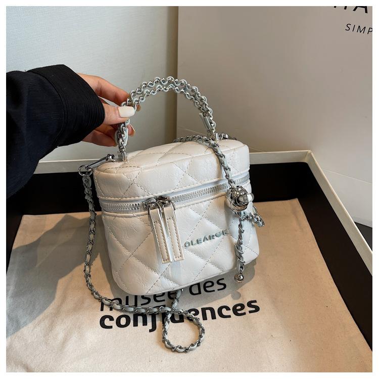 

Korean fashion handbag women s bag simple diamond bucket bag 2025 new autumn niche design messenger bag белый