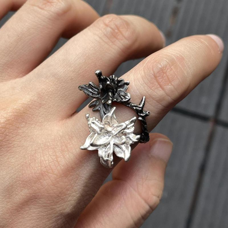 Fashion Black and White Mandala Flower Ring for Women Men Personality Metal Punk Unique Party Finger Rings Jewelry Accessories