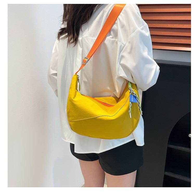 Retro casual style large capacity dumpling satchel new casual literary single shoulder messenger bag fashion
