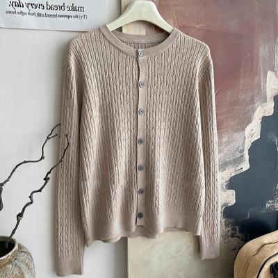 Bestickte und gedrehte Strickjacke, Damenmantel
