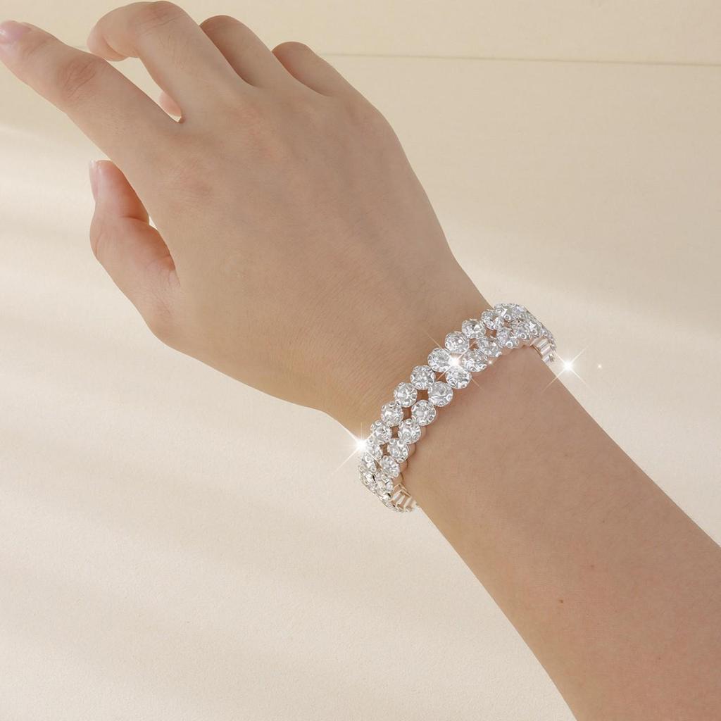 Elegant Zircon Bracelet for Women - Luxurious, Exquisite, Crystal Design Bangle with a Sophisticated Touch.