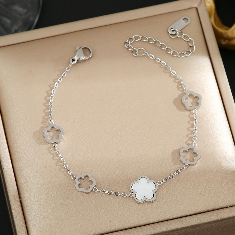 Colorfast Korean-Japanese Titanium Steel Women's Bracelet - Versatile, Fashionable Hand Jewelry.