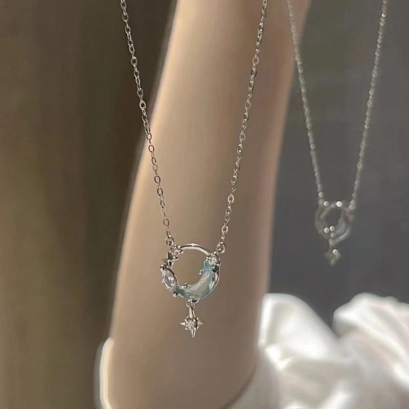 

Moon Star Zircon Necklace: Light Luxury Dainty Design for Women, 2022