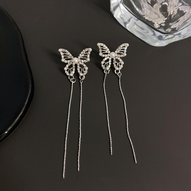 

Butterfly Shaped Earrings with Faux Pearl and Cubic Zirconia Accents Long Tassel Drop Design Lightweight Metal Alloy Jewelry for Women серебряный
