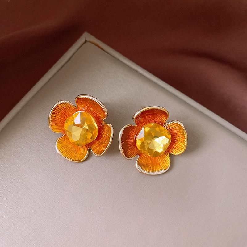 

Серьги-гвоздики Серебряная игла с бриллиантами, ретро, легкая роскошь, высококлассные, нишевые, ретро-серьги для женщин