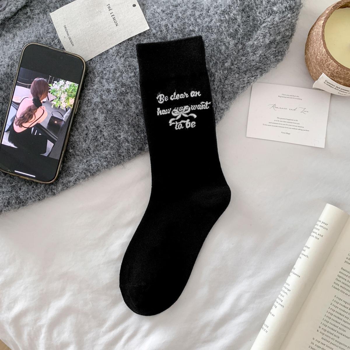 

Socks Female Alphabet Bow Embroidered Medium Tube Socks Korean Outer Wear Gray Boneless Pile Socks One size fits all чорний