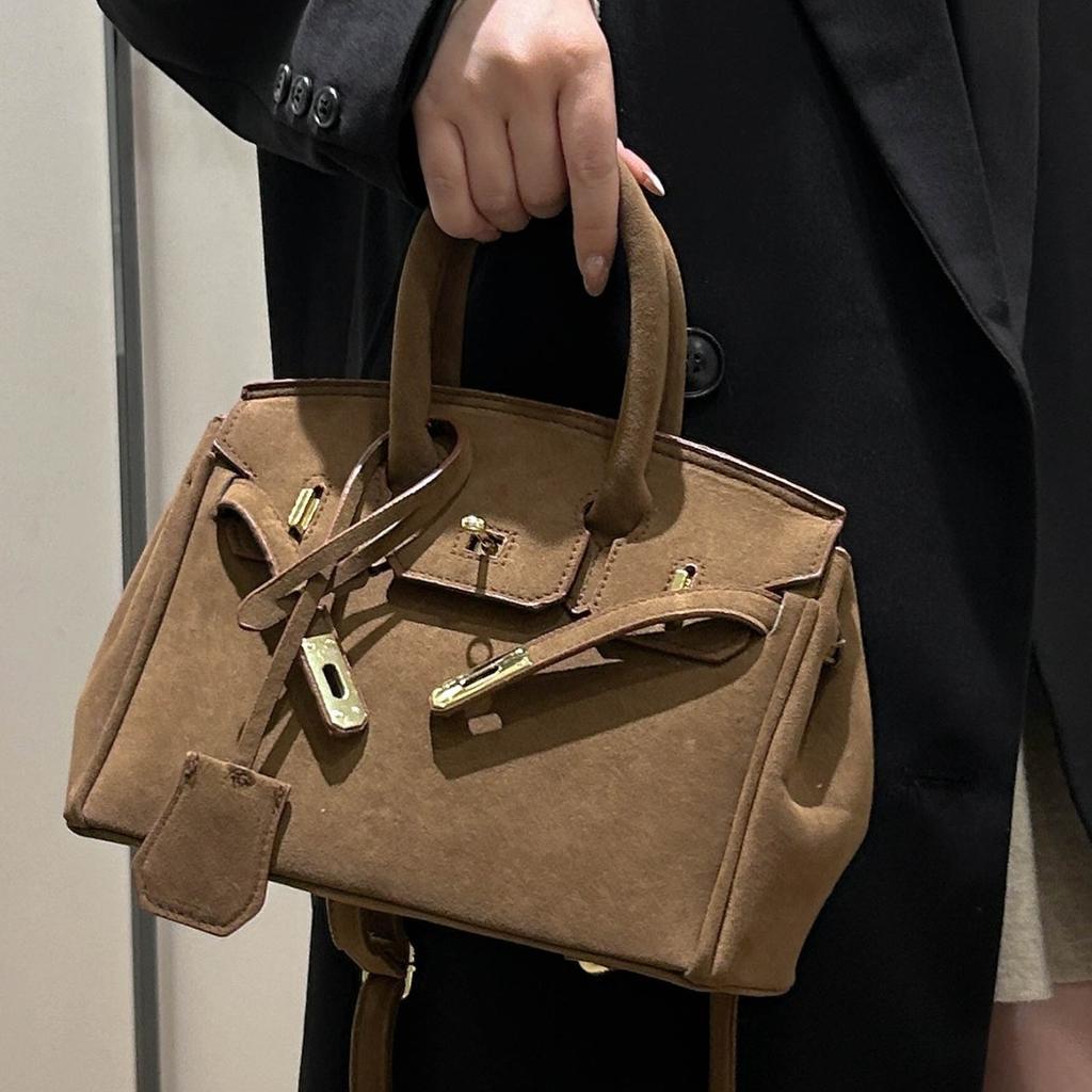 Stylish PU Tote Shoulder Bag for Women Large Capacity Retro Crossbody Bag for Daily Use